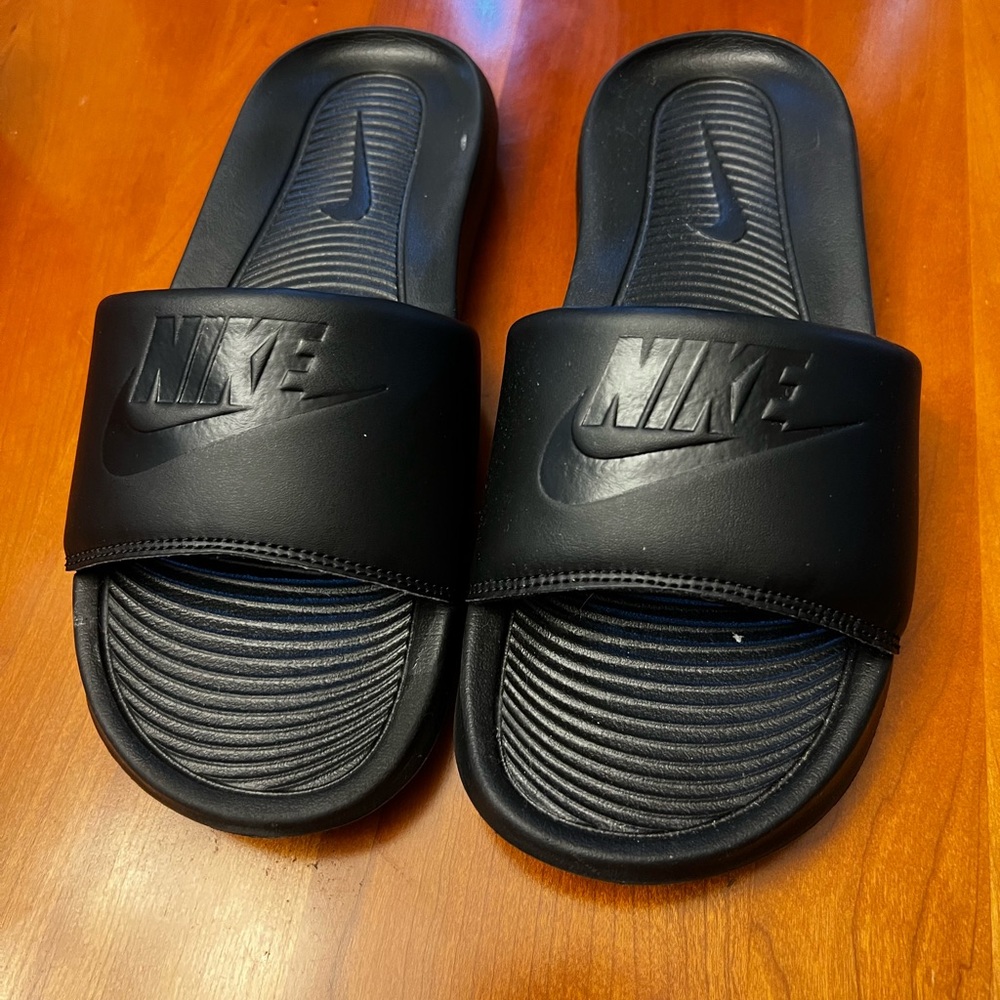 COPY - Black Nike Victori One slides NWOB